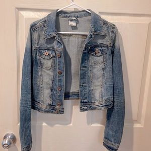 H&M Denim Jacket. Like new. Size Small.